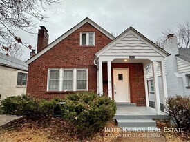 10052 Diamond Dr in St. Louis, MO - Building Photo