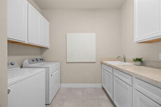 2880 E Lake Pointe Dr in Kissimmee, FL - Building Photo - Building Photo