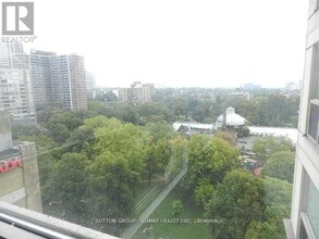 298 Jarvis St in Toronto, ON - Building Photo - Building Photo