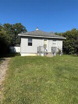 2032 Utley Rd in Flint, MI - Building Photo