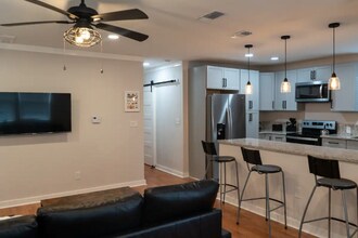 215 Blue Bonnet St in San Antonio, TX - Building Photo - Building Photo