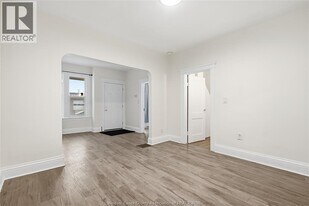 1231 Windsor Ave in Windsor, ON - Building Photo