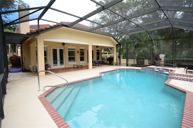 9 Laguna Ct N in Palm Coast, FL - Foto de edificio - Building Photo