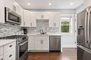 389 Centre St in Boston, MA - Building Photo