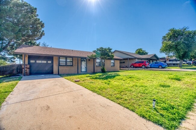 2711 Cindy Ln in Big Spring, TX - Building Photo - Building Photo