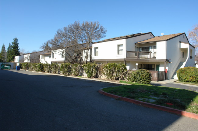 Lucian Manor Apartments in Chico, CA - Building Photo - Building Photo