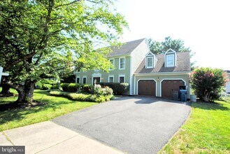 1506 Chain Bridge Ct in McLean, VA - Foto de edificio - Building Photo
