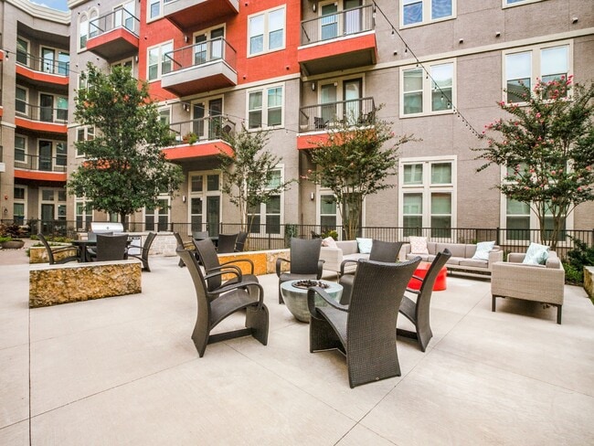 Capitol at Stonebriar in Frisco, TX - Building Photo - Building Photo