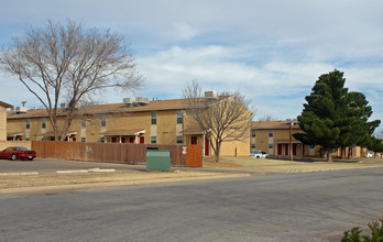 Garden Apartments in Lubbock, TX - Foto de edificio - Building Photo