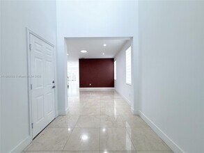 10423 NW 70th Ln in Doral, FL - Building Photo - Building Photo