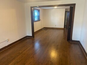 4246 N Keeler Ave, Unit Apt B in Chicago, IL - Building Photo - Building Photo