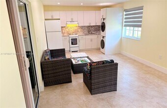10985 SW 138th St, Unit 1 in Miami, FL - Building Photo - Building Photo