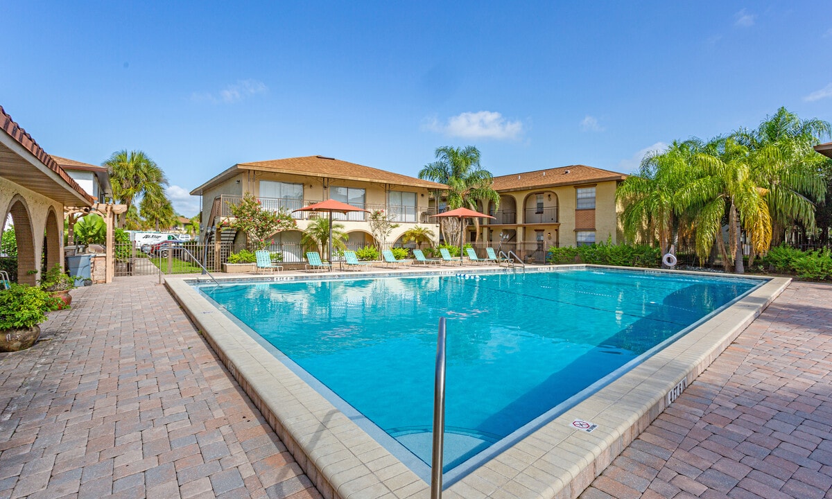 Goldelm at Valencian in Kissimmee, FL - Building Photo