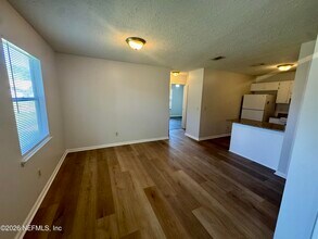 8846 Cavender Dr in Jacksonville, FL - Building Photo - Building Photo