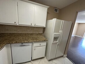 4158 Inverrary Dr in Lauderhill, FL - Building Photo - Building Photo