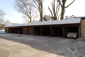 Heath Court in Palisades Park, NJ - Foto de edificio - Building Photo