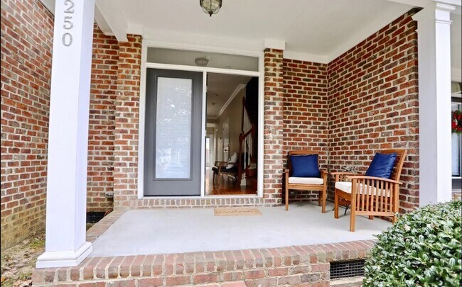 250 E Delaware Ave in Southern Pines, NC - Building Photo - Building Photo