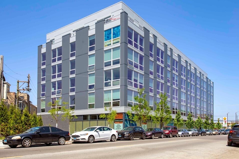 2340 N California Ave in Chicago, IL - Building Photo