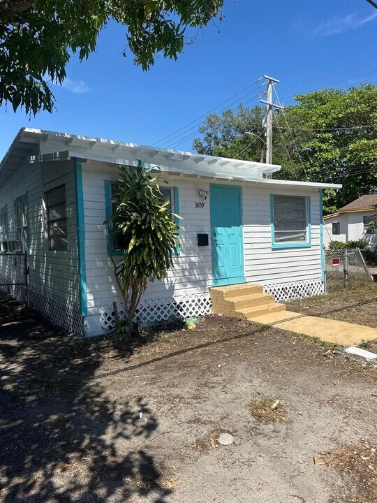 3859 Washington Ave in Miami, FL - Foto de edificio