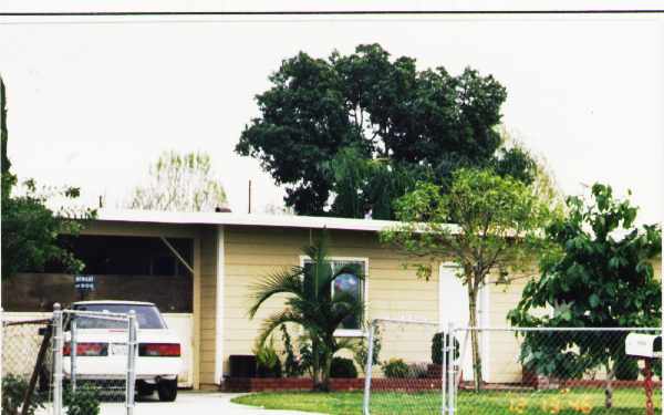 4928-4930 Vincent Ave in Covina, CA - Foto de edificio