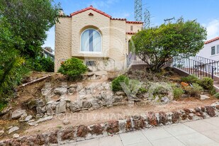 4753 El Centro Ave in Oakland, CA - Building Photo