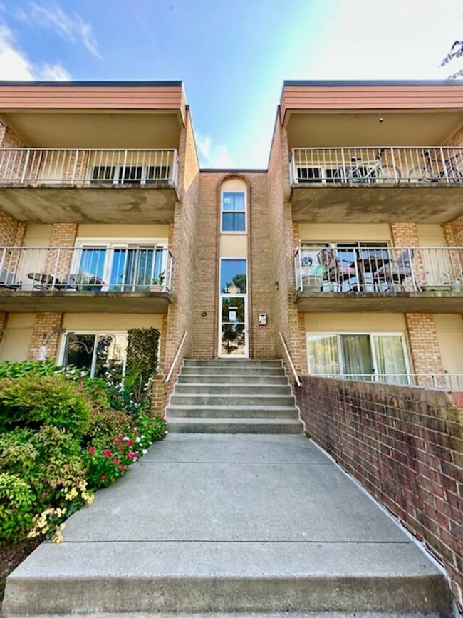 property at 11925 Parklawn Dr