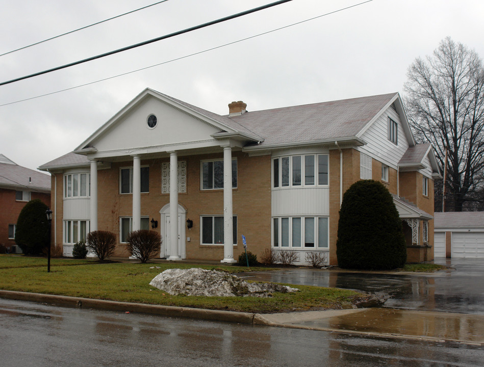 Ottawa Hills in Toledo, OH - Foto de edificio