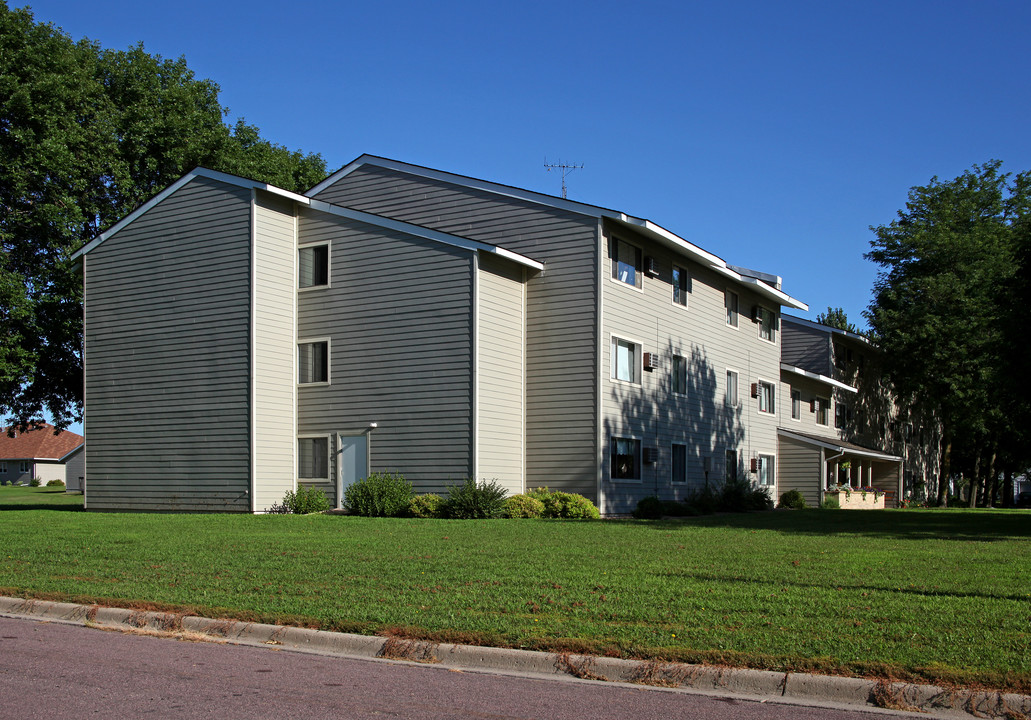 Highland Commons in Arlington, MN - Foto de edificio