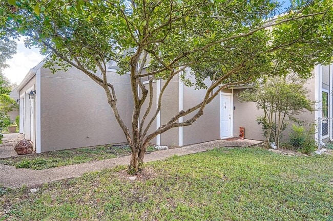 6810 Thorncliffe Dr, Unit B in Austin, TX - Building Photo - Building Photo