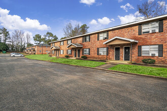 Walnut Creek in Macon, GA - Foto de edificio - Building Photo