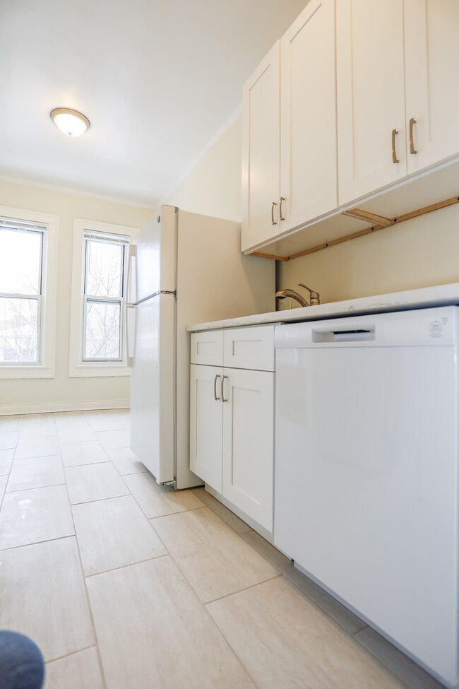 5011 N Damen Ave, Unit #16 in Chicago, IL - Building Photo - Building Photo