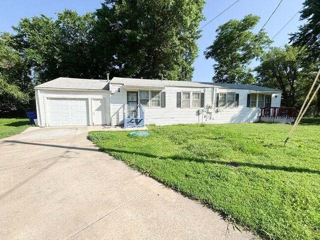 property at 14 Lincoln Cir