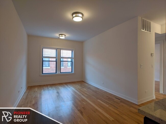 2203 W Eastwood Ave, Unit #2207-3N in Chicago, IL - Foto de edificio - Building Photo