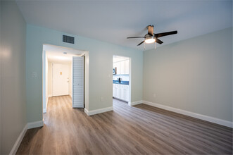 The Addison Apartments in Sarasota, FL - Building Photo - Interior Photo