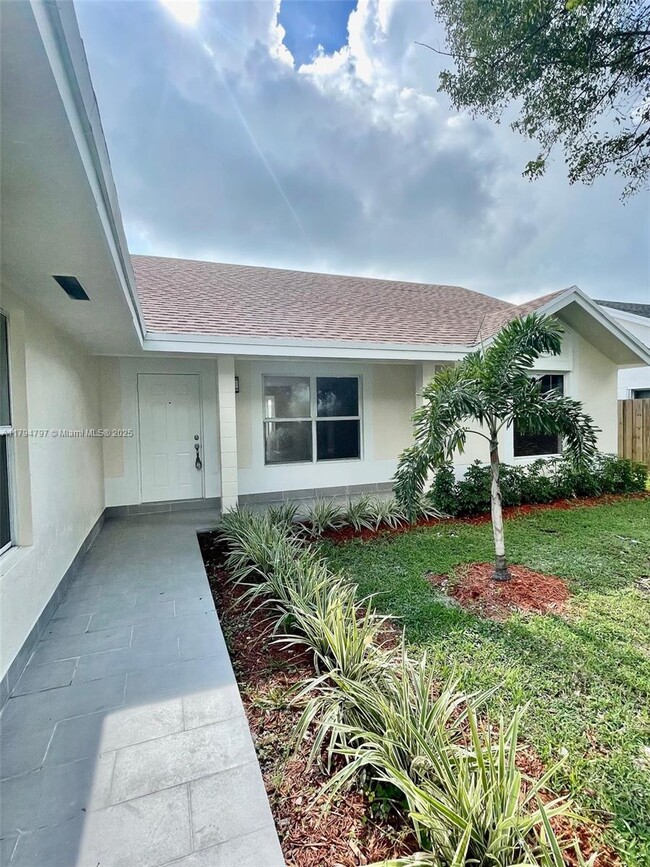 21681 SW 97th Ct in Cutler Bay, FL - Building Photo - Building Photo