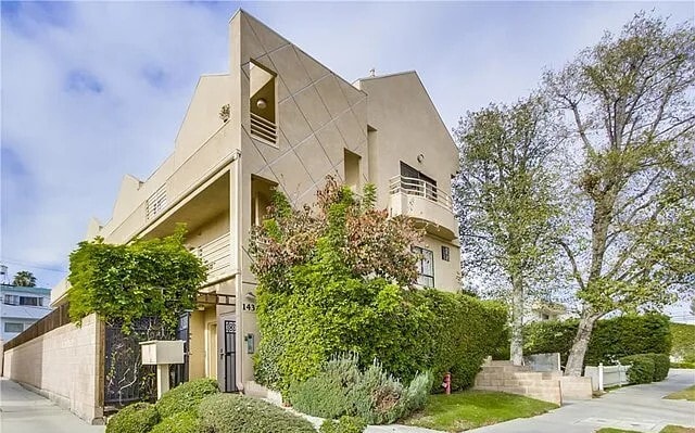 property at 1431 S Bedford St