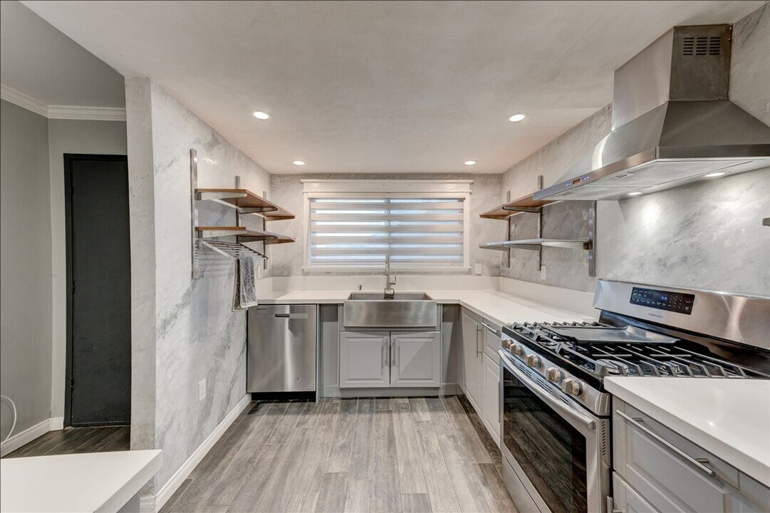 7765 Saranac Pl in La Mesa, CA - Building Photo