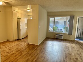 4265 Colfax Ave in Studio City, CA - Foto de edificio - Building Photo