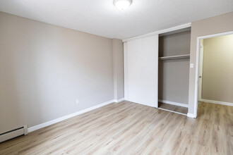 Willmax Apartments in Calgary, AB - Building Photo - Building Photo