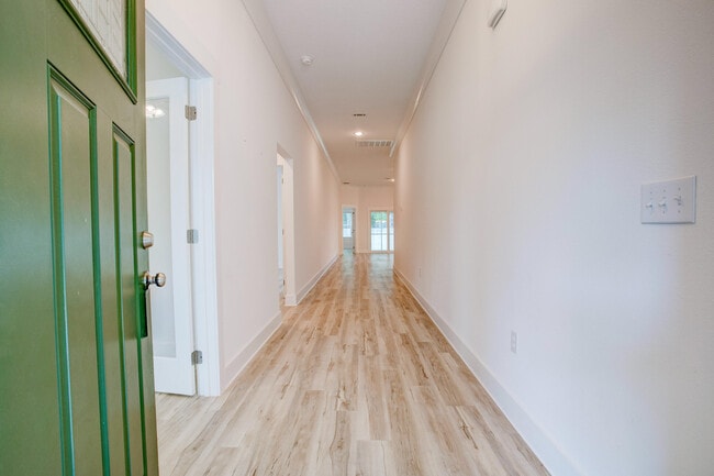 1756 Thomas St in Niceville, FL - Foto de edificio - Building Photo