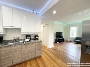 112 Hillside St, Unit 3 in Boston, MA - Building Photo - Building Photo