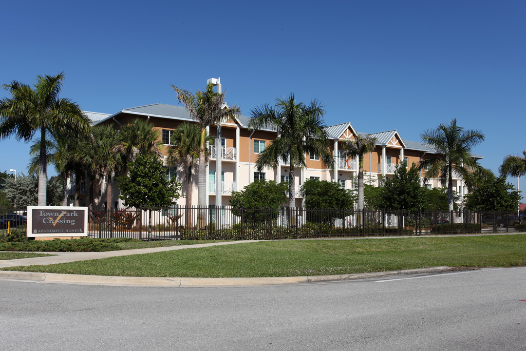 Town Park Crossing Apartments in Hollywood, FL - Foto de edificio