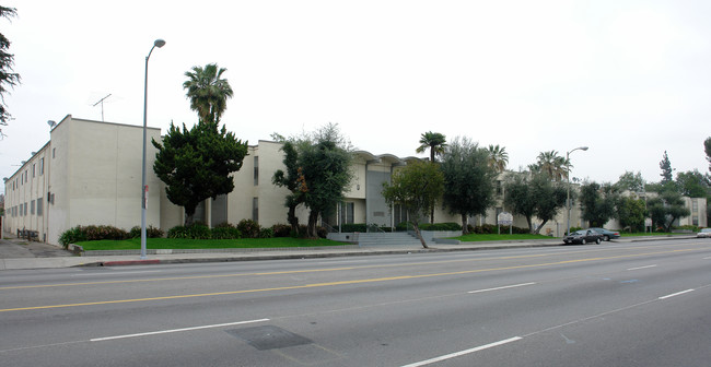 Windsor Village in Van Nuys, CA - Building Photo - Building Photo