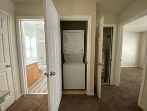 Bloomfield Apartments in Concord, CA - Foto de edificio - Building Photo