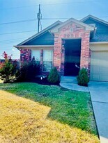 3300 Eaglerock Ln in Norman, OK - Building Photo