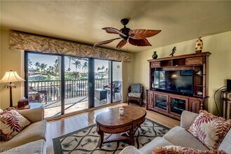 16640 Bocilla Island Club Dr in Bokeelia, FL - Building Photo - Building Photo