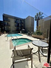 7320 Hawthorn Ave in Los Angeles, CA - Building Photo - Building Photo