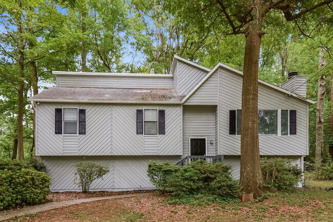 property at 170 Hyde Park Ct