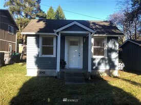 3325 Lincoln Way in Lynnwood, WA - Building Photo