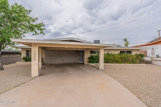 1320 E Orchid Ln in Phoenix, AZ - Building Photo - Building Photo